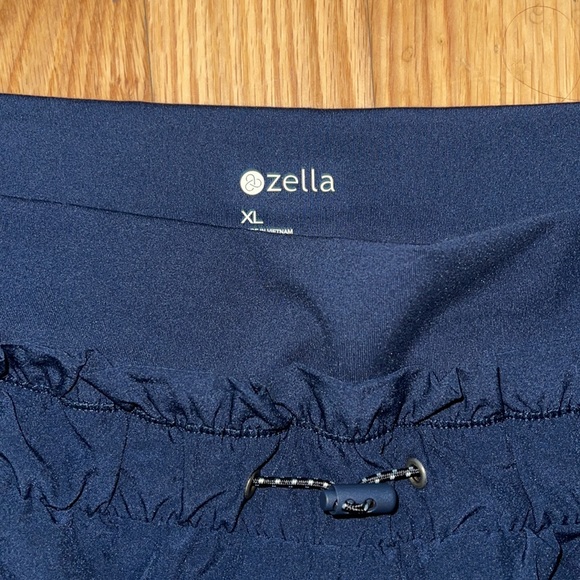 Zella XL Navy Shorts! NEVER WORN! - Picture 2 of 3